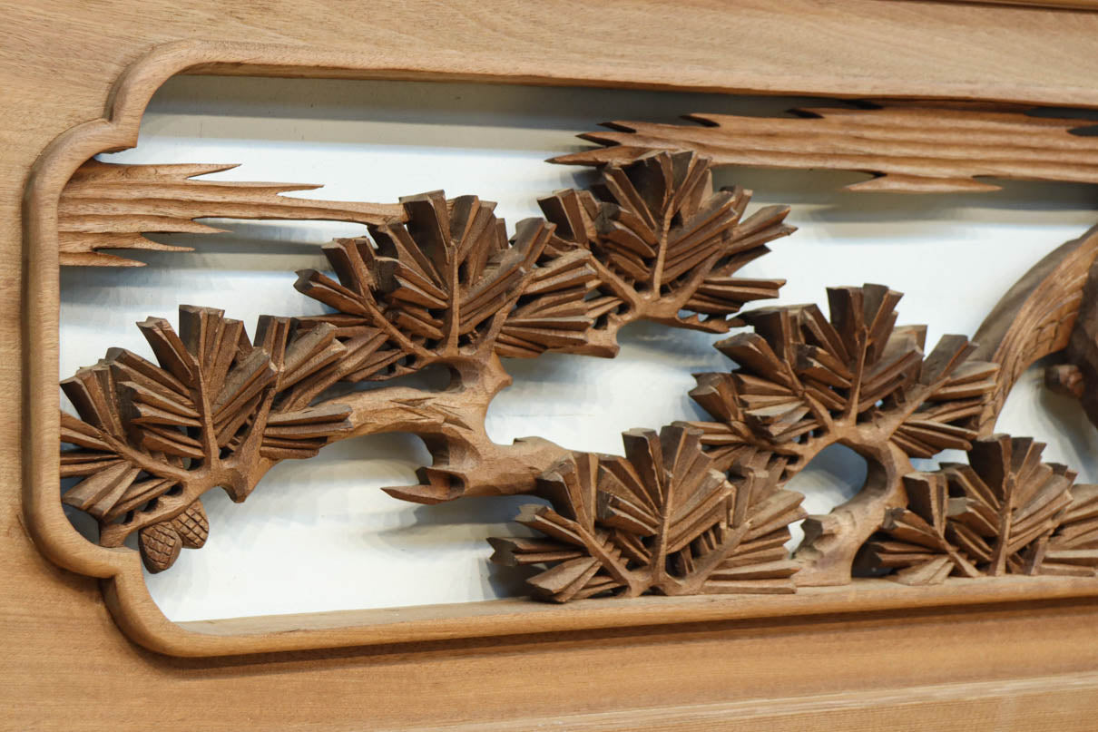 力強い鷹を描いた立体感のある彫刻欄間　EZ2813ab　在庫(a:1 b:1)枚