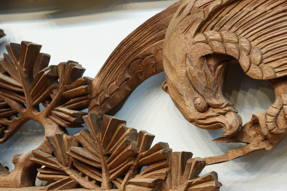 力強い鷹を描いた立体感のある彫刻欄間　EZ2813ab　在庫(a:1 b:1)枚