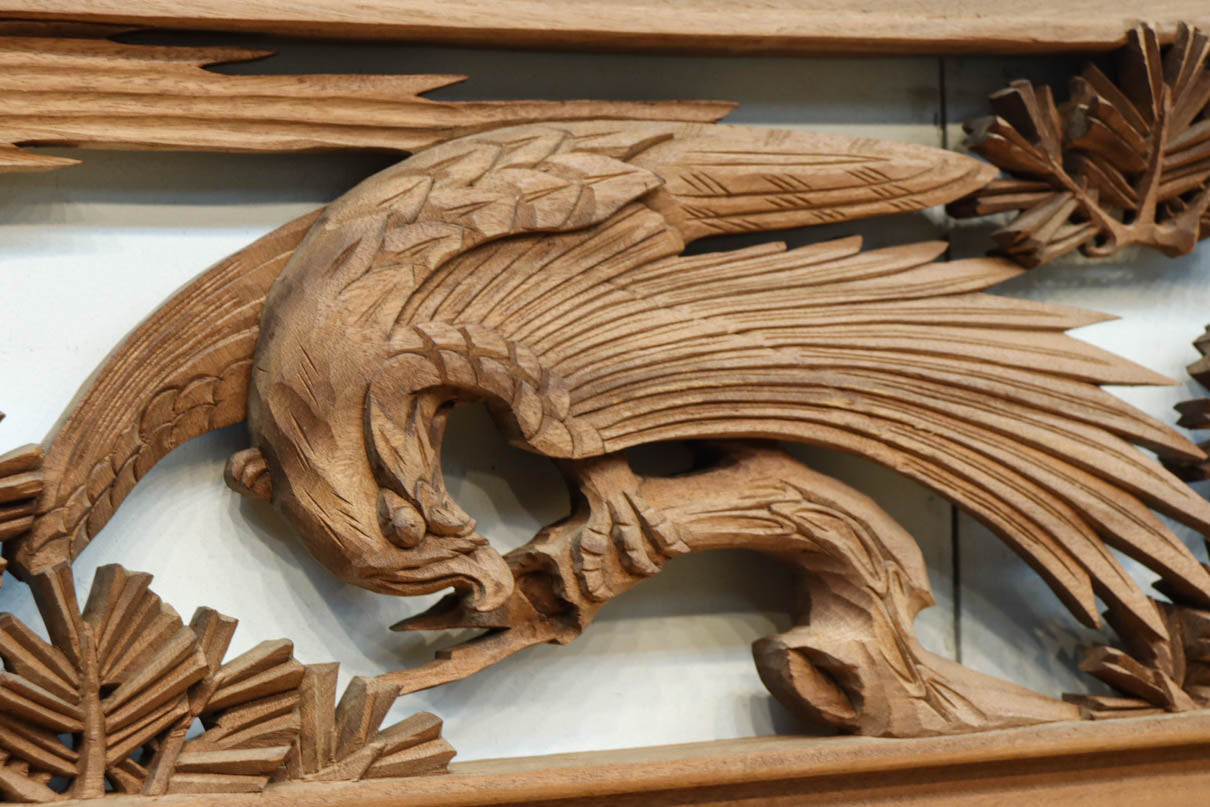 力強い鷹を描いた立体感のある彫刻欄間　EZ2813ab　在庫(a:1 b:1)枚