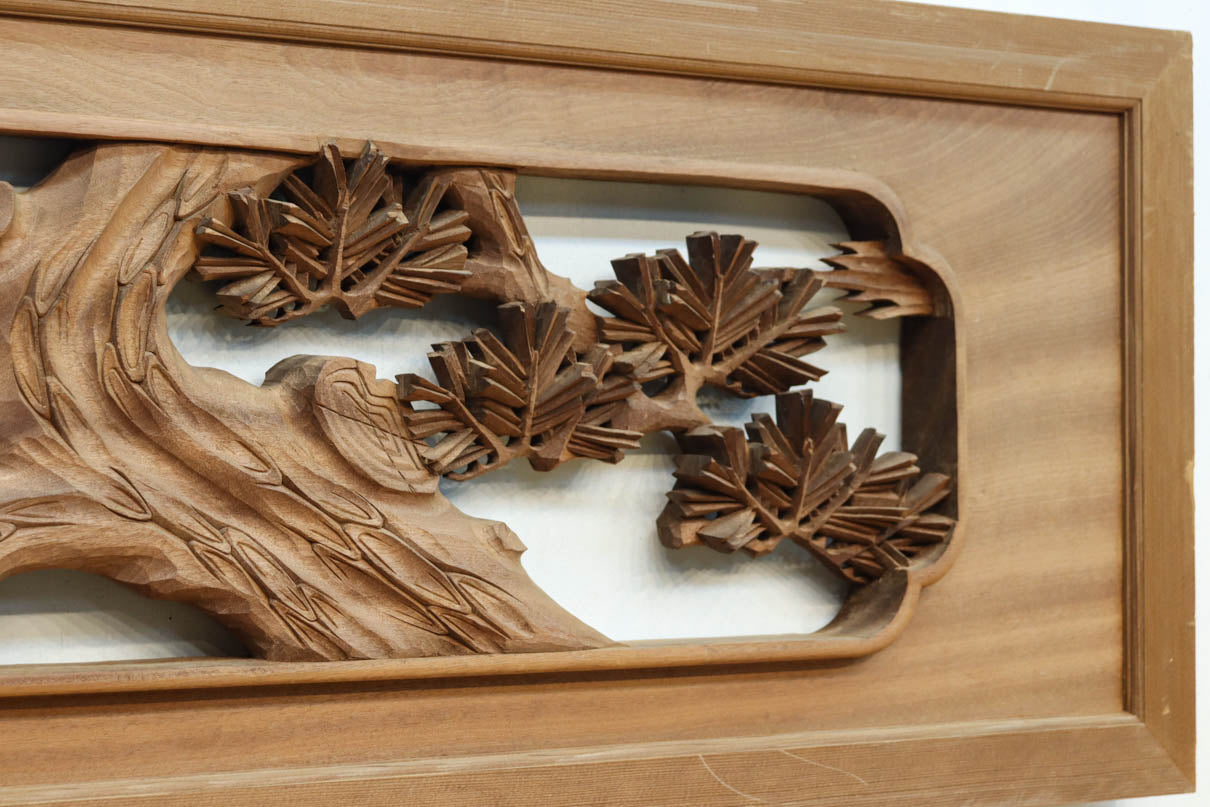 力強い鷹を描いた立体感のある彫刻欄間　EZ2813ab　在庫(a:1 b:1)枚