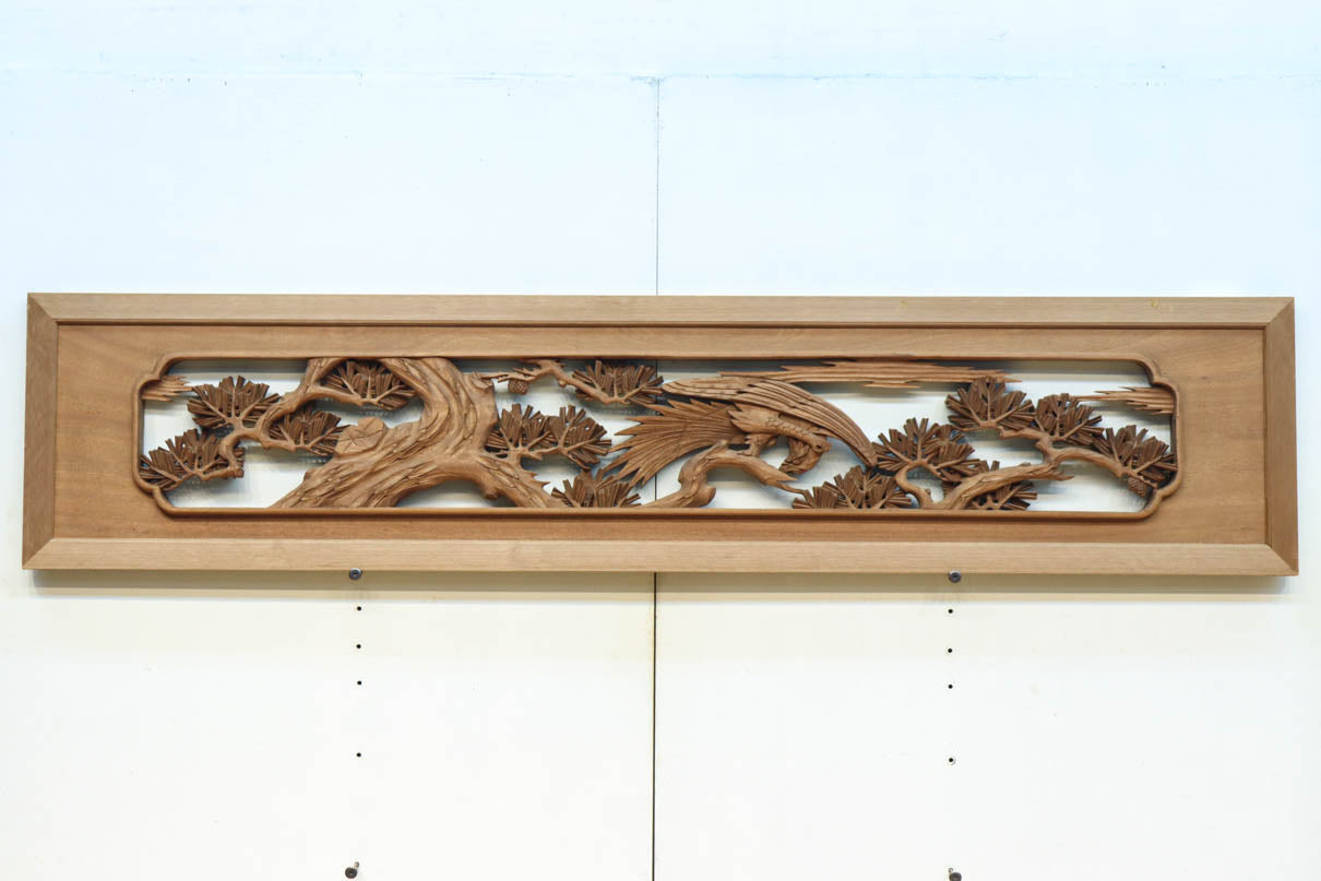 力強い鷹を描いた立体感のある彫刻欄間　EZ2813ab　在庫(a:1 b:1)枚