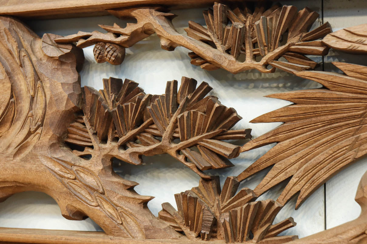 力強い鷹を描いた立体感のある彫刻欄間　EZ2813ab　在庫(a:1 b:1)枚