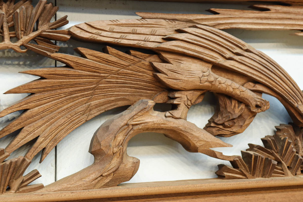 力強い鷹を描いた立体感のある彫刻欄間　EZ2813ab　在庫(a:1 b:1)枚