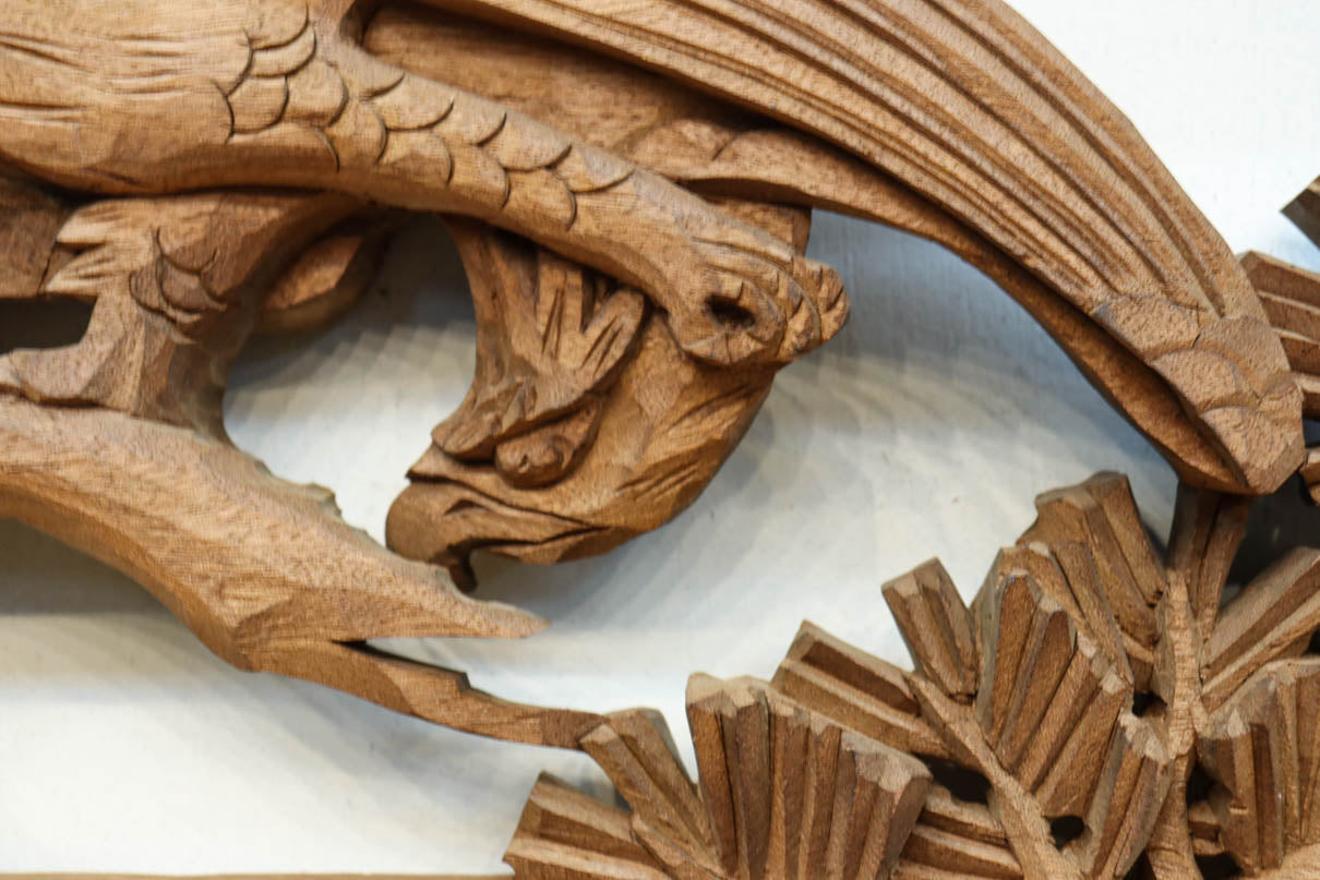 力強い鷹を描いた立体感のある彫刻欄間　EZ2813ab　在庫(a:1 b:1)枚