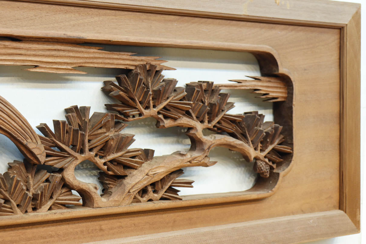 力強い鷹を描いた立体感のある彫刻欄間　EZ2813ab　在庫(a:1 b:1)枚