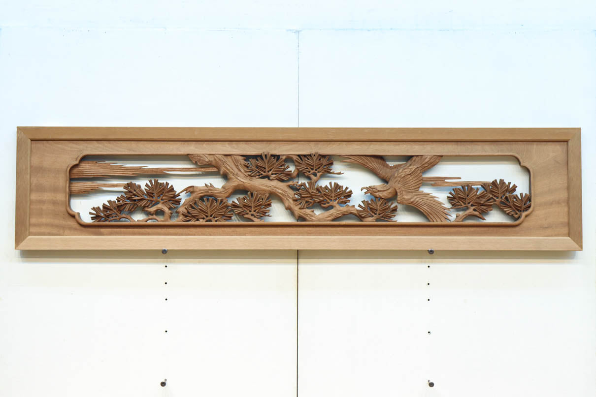 力強い鷹を描いた立体感のある彫刻欄間　EZ2813ab　在庫(a:1 b:1)枚