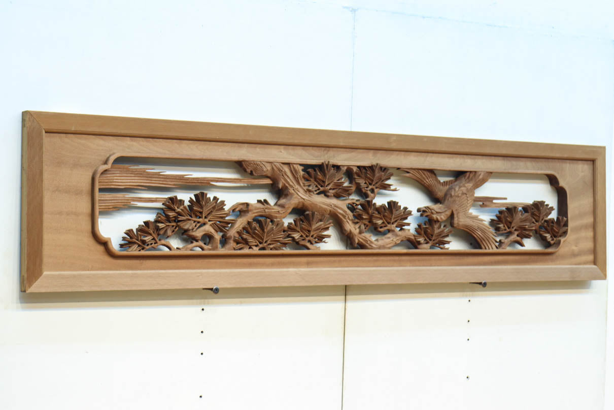 力強い鷹を描いた立体感のある彫刻欄間　EZ2813ab　在庫(a:1 b:1)枚