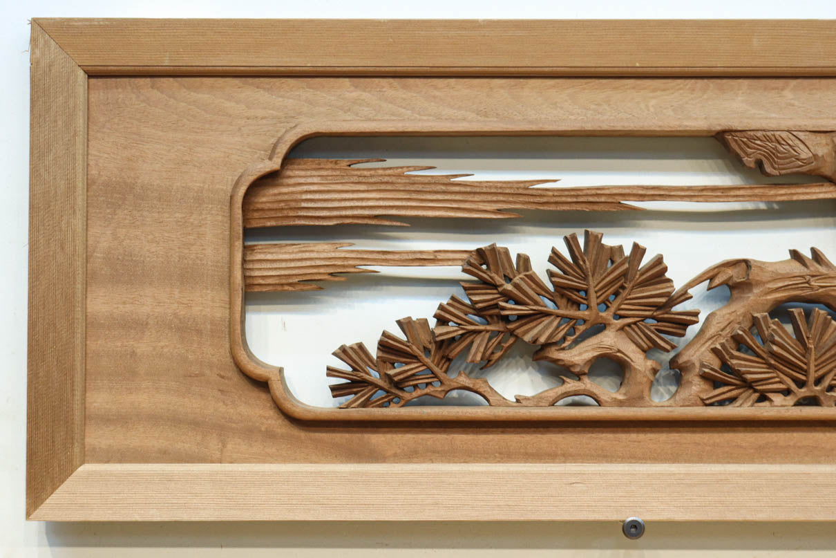 力強い鷹を描いた立体感のある彫刻欄間　EZ2813ab　在庫(a:1 b:1)枚