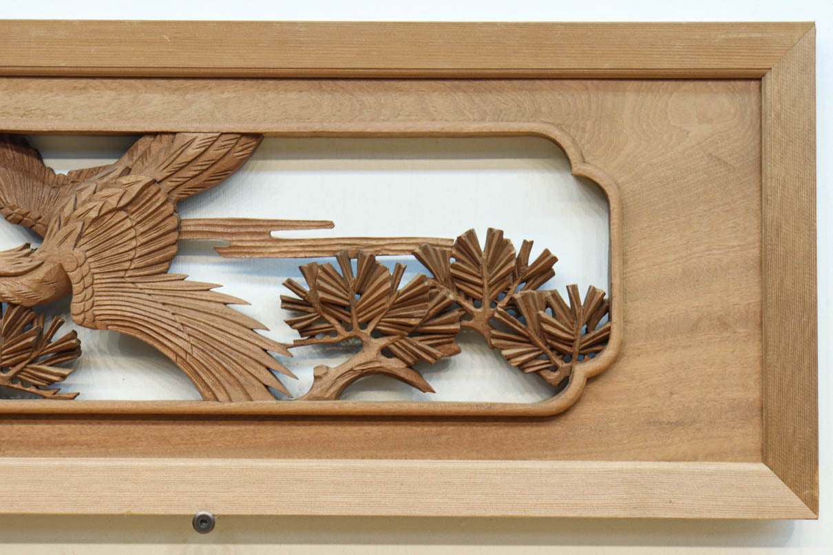 力強い鷹を描いた立体感のある彫刻欄間　EZ2813ab　在庫(a:1 b:1)枚