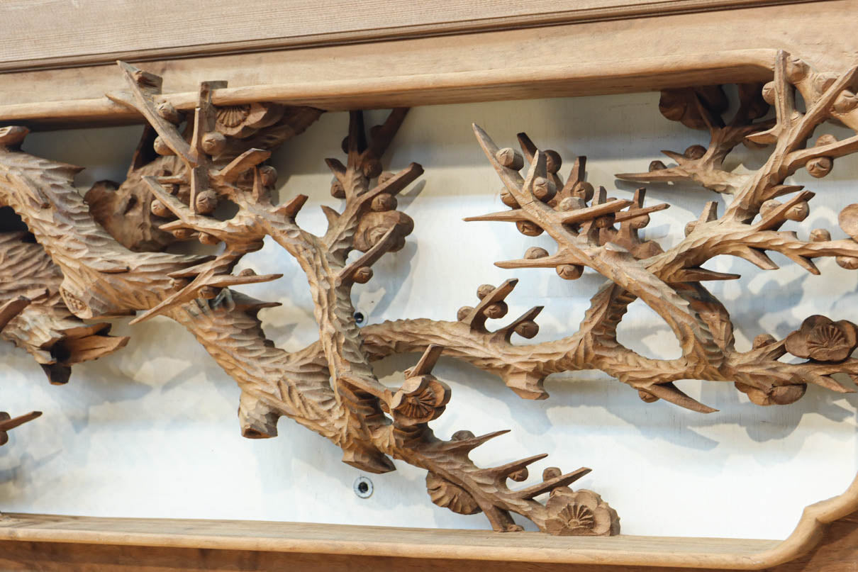 立体感ある梅や菊を華やかに描く彫刻欄間　EZ2814ab　在庫(a:1 b:1)枚