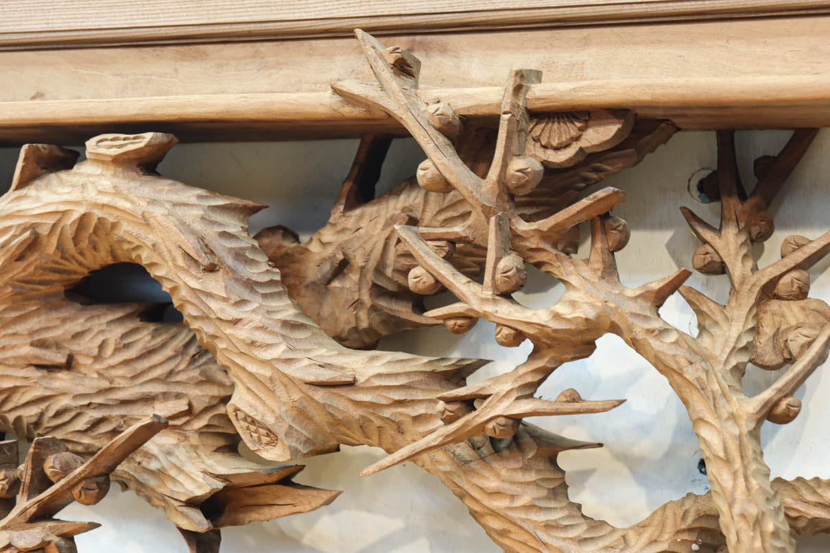 立体感ある梅や菊を華やかに描く彫刻欄間　EZ2814ab　在庫(a:1 b:1)枚