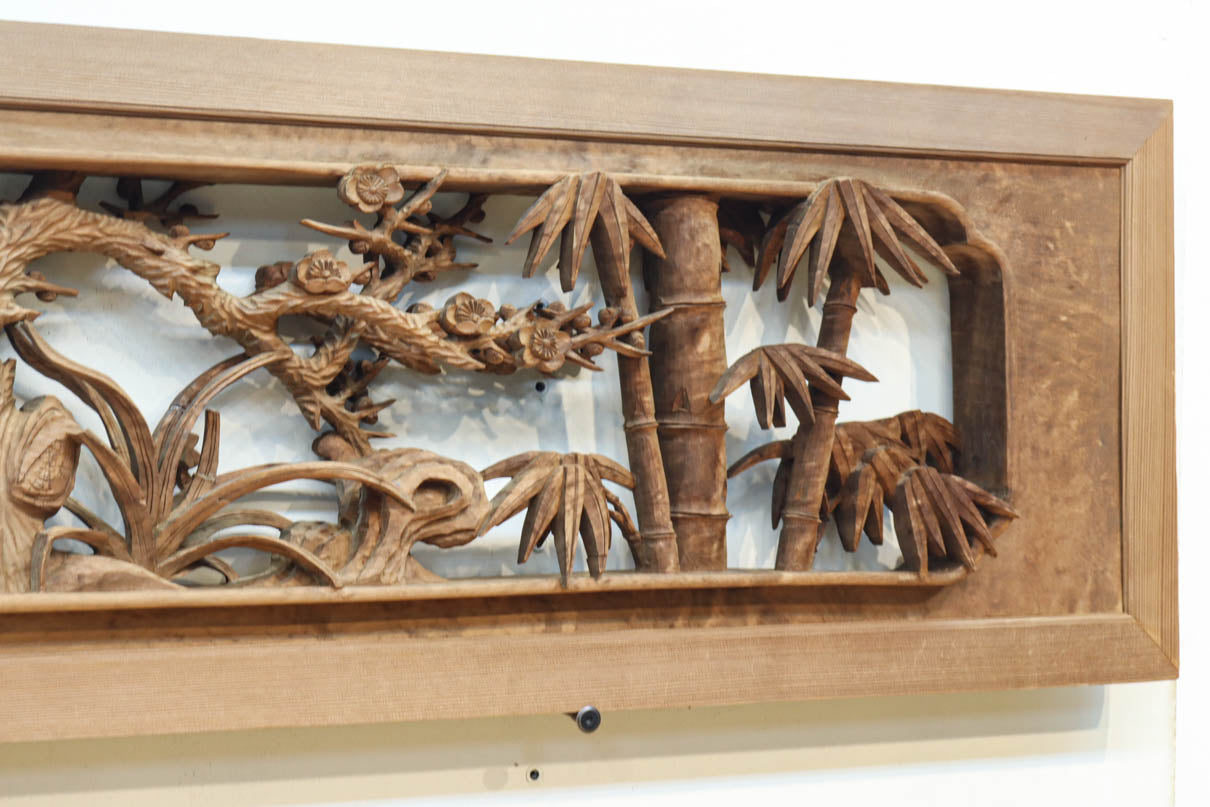 立体感ある梅や菊を華やかに描く彫刻欄間　EZ2814ab　在庫(a:1 b:1)枚