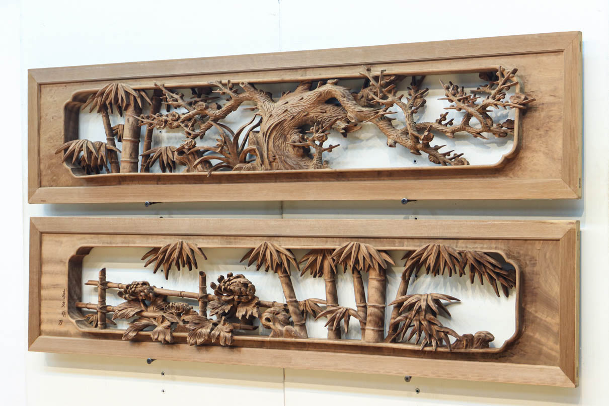 立体感ある梅や菊を華やかに描く彫刻欄間　EZ2814ab　在庫(a:1 b:1)枚