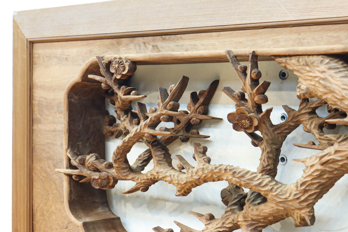 立体感ある梅や菊を華やかに描く彫刻欄間　EZ2814ab　在庫(a:1 b:1)枚