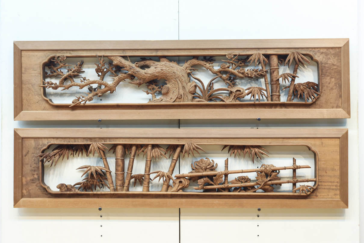 立体感ある梅や菊を華やかに描く彫刻欄間　EZ2814ab　在庫(a:1 b:1)枚