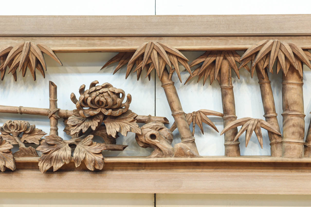 立体感ある梅や菊を華やかに描く彫刻欄間　EZ2814ab　在庫(a:1 b:1)枚