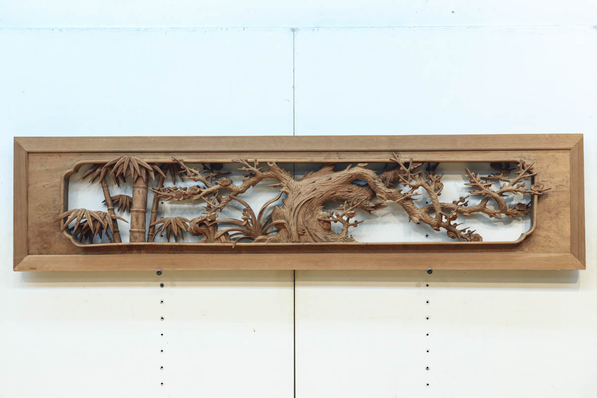 立体感ある梅や菊を華やかに描く彫刻欄間　EZ2814ab　在庫(a:1 b:1)枚