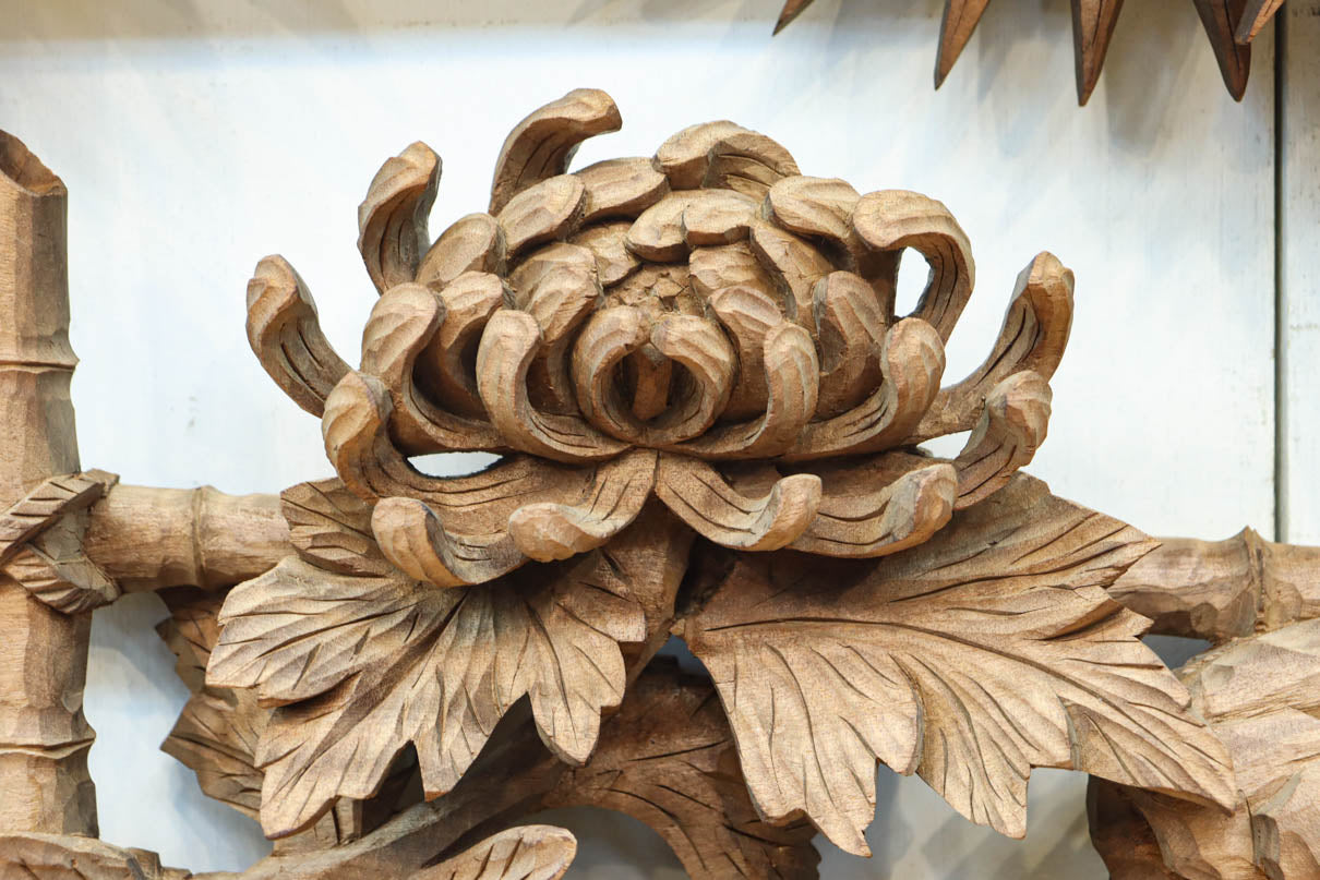 立体感ある梅や菊を華やかに描く彫刻欄間　EZ2814ab　在庫(a:1 b:1)枚