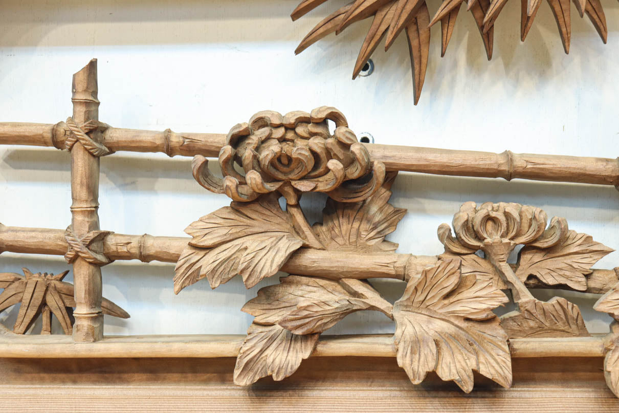 立体感ある梅や菊を華やかに描く彫刻欄間　EZ2814ab　在庫(a:1 b:1)枚