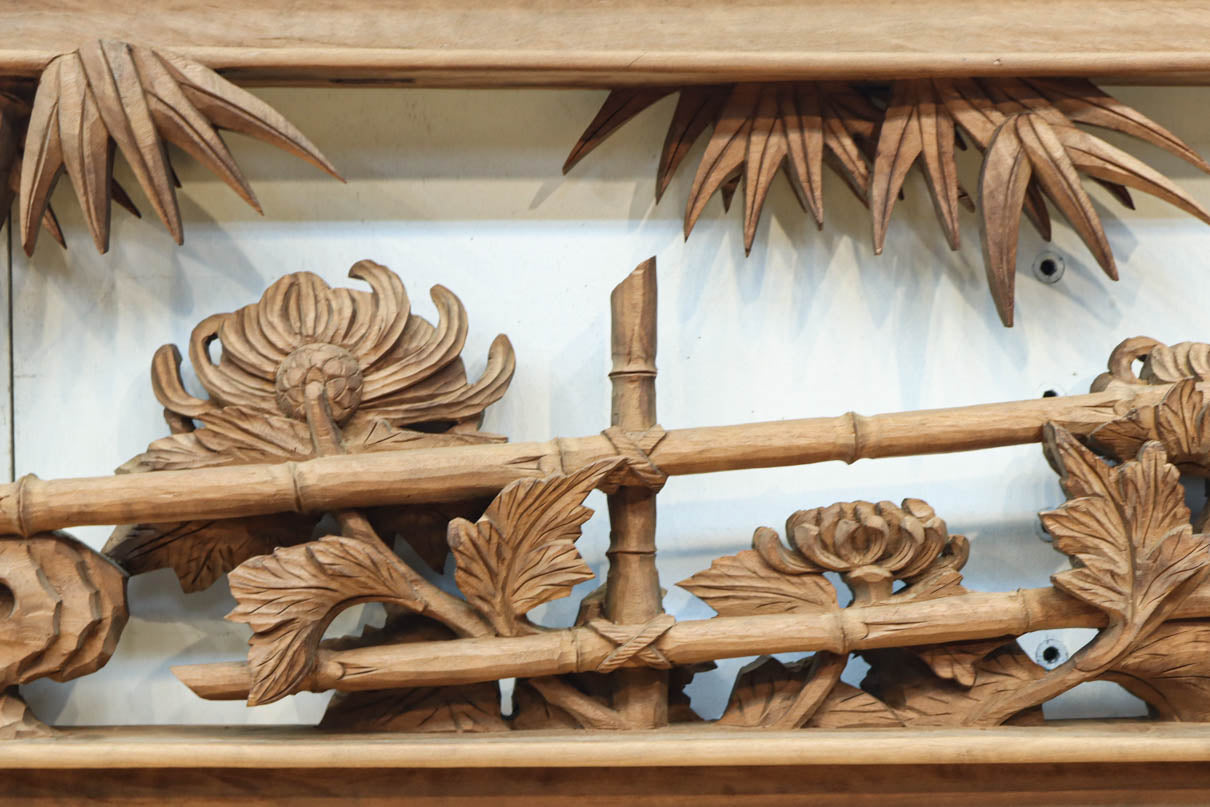 立体感ある梅や菊を華やかに描く彫刻欄間　EZ2814ab　在庫(a:1 b:1)枚