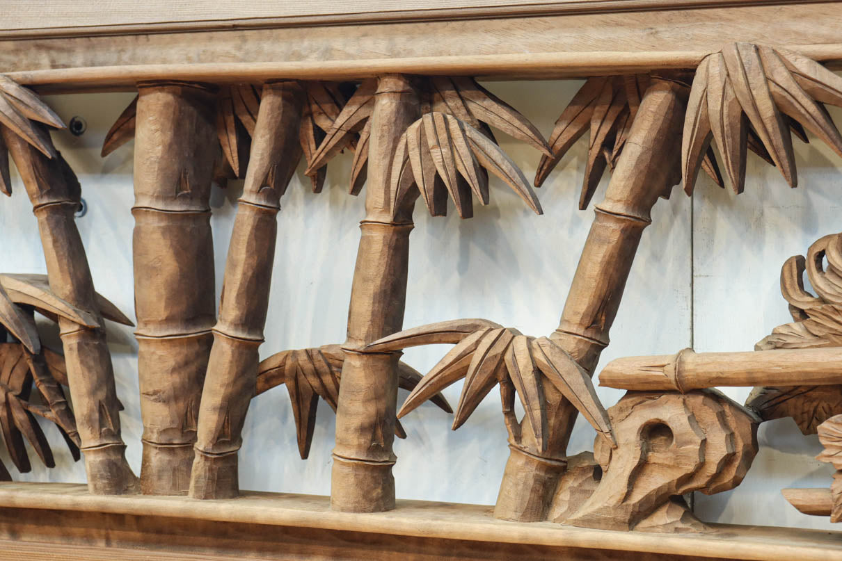 立体感ある梅や菊を華やかに描く彫刻欄間　EZ2814ab　在庫(a:1 b:1)枚