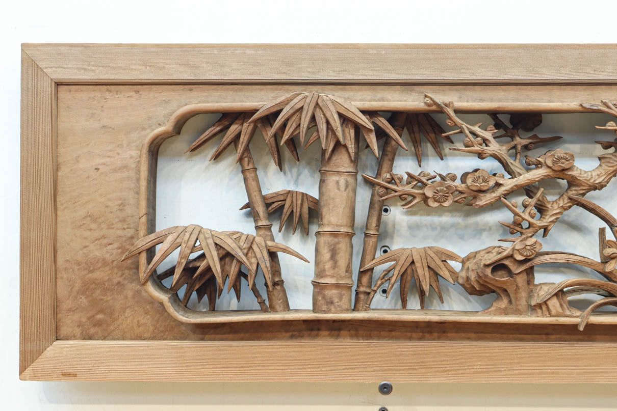 立体感ある梅や菊を華やかに描く彫刻欄間　EZ2814ab　在庫(a:1 b:1)枚