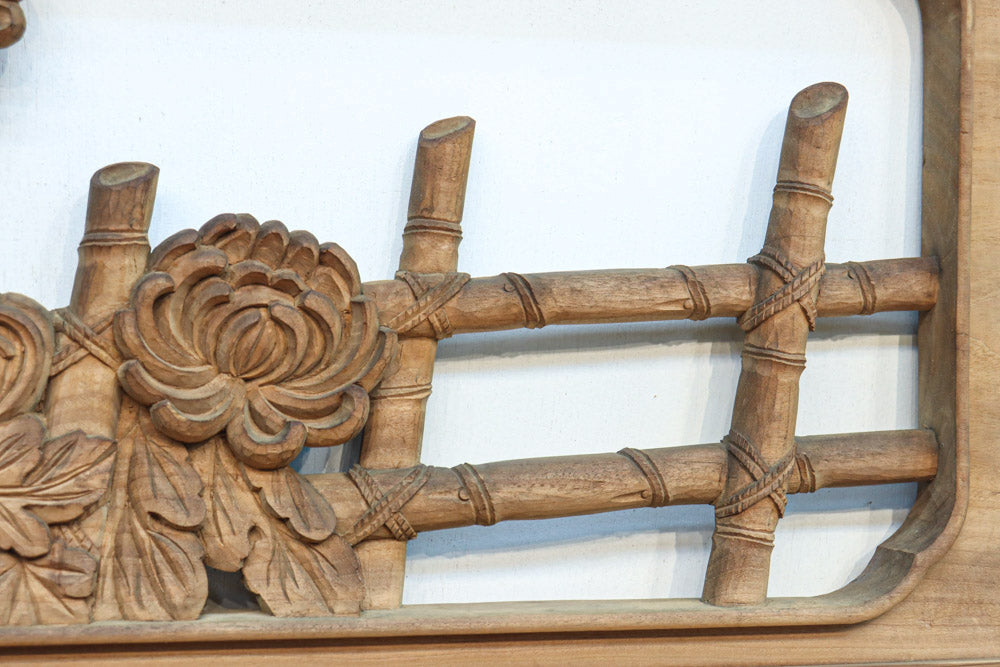 竹と菊を気品良く描いた木地色の欄間　EZ2831　在庫1枚