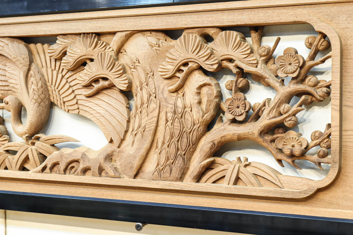 鶴や松竹梅を描いた華やかな眺めの深彫り欅彫刻欄間　EZ2833ab　在庫(a:1 b:1)枚