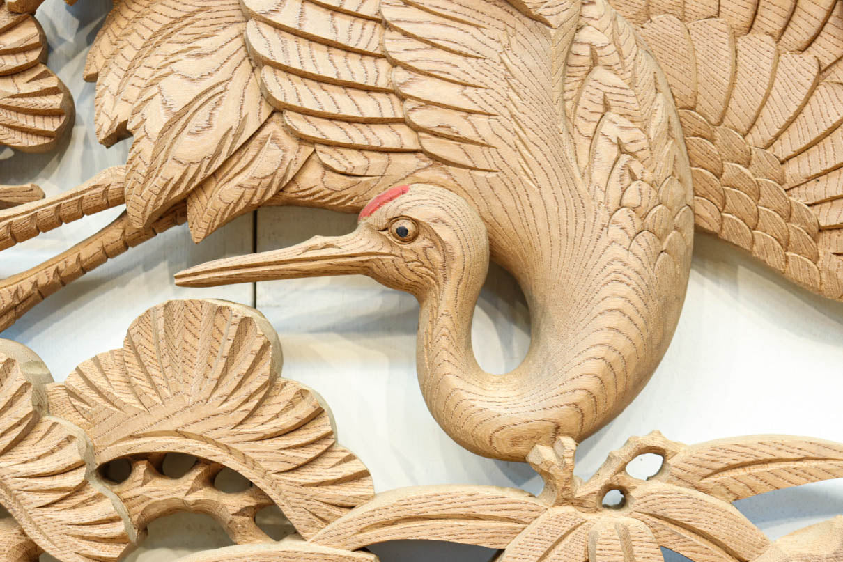 鶴や松竹梅を描いた華やかな眺めの深彫り欅彫刻欄間　EZ2833ab　在庫(a:1 b:1)枚