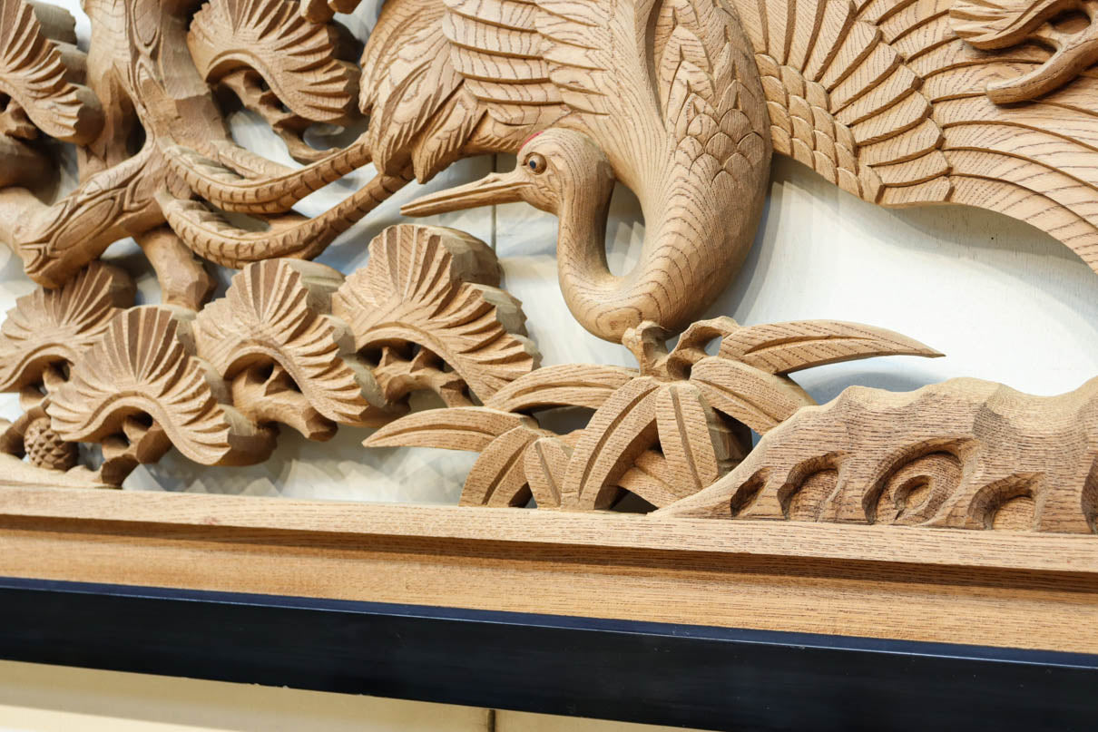 鶴や松竹梅を描いた華やかな眺めの深彫り欅彫刻欄間　EZ2833ab　在庫(a:1 b:1)枚