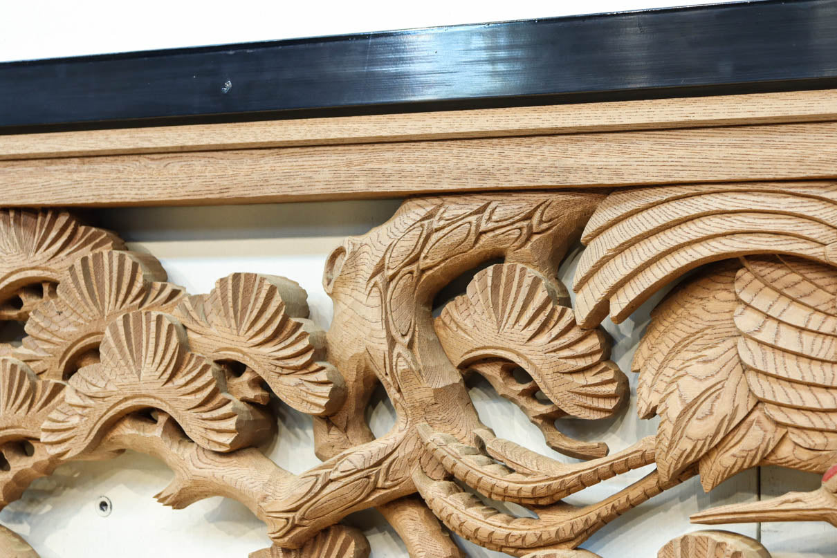鶴や松竹梅を描いた華やかな眺めの深彫り欅彫刻欄間　EZ2833ab　在庫(a:1 b:1)枚