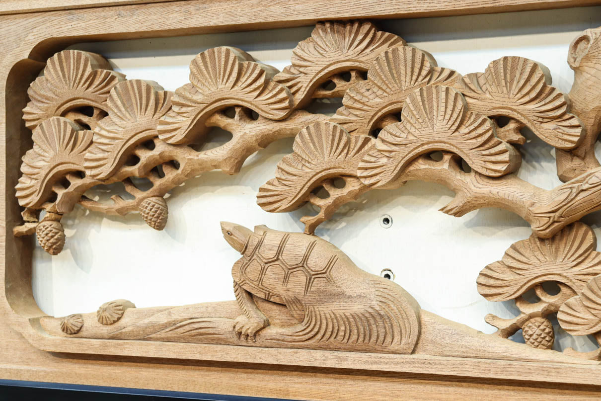 鶴や松竹梅を描いた華やかな眺めの深彫り欅彫刻欄間　EZ2833ab　在庫(a:1 b:1)枚