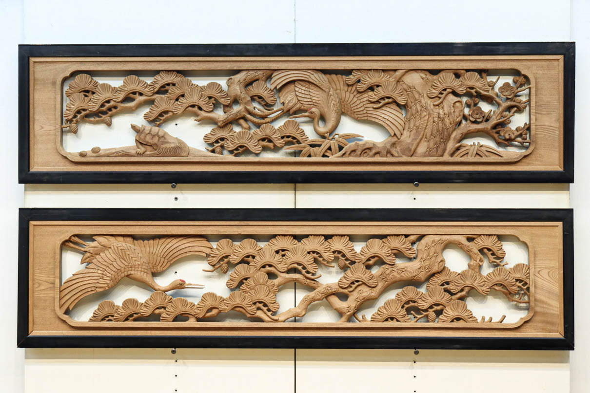 鶴や松竹梅を描いた華やかな眺めの深彫り欅彫刻欄間　EZ2833ab　在庫(a:1 b:1)枚