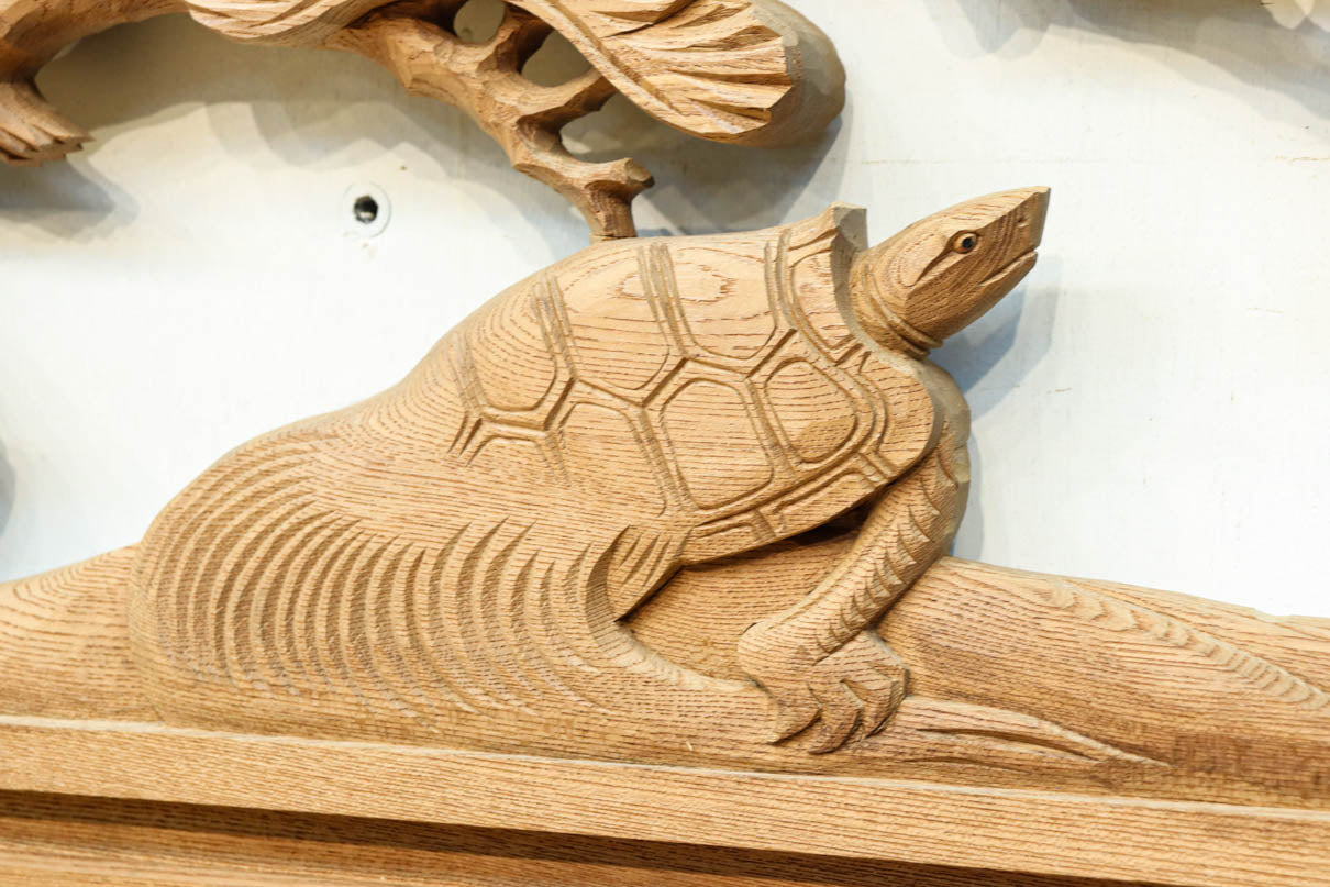 鶴や松竹梅を描いた華やかな眺めの深彫り欅彫刻欄間　EZ2833ab　在庫(a:1 b:1)枚