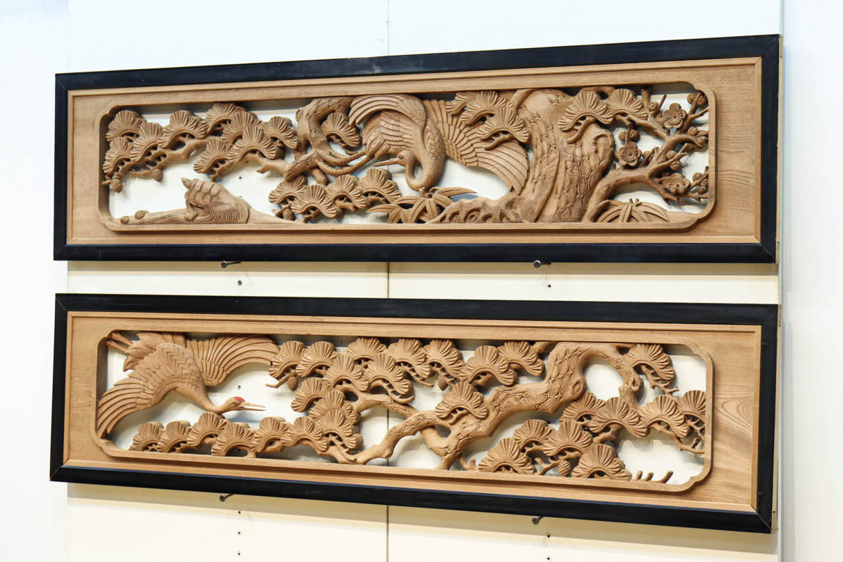 鶴や松竹梅を描いた華やかな眺めの深彫り欅彫刻欄間　EZ2833ab　在庫(a:1 b:1)枚