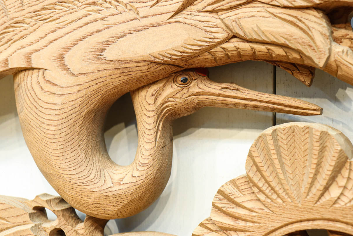 鶴や松竹梅を描いた華やかな眺めの深彫り欅彫刻欄間　EZ2833ab　在庫(a:1 b:1)枚