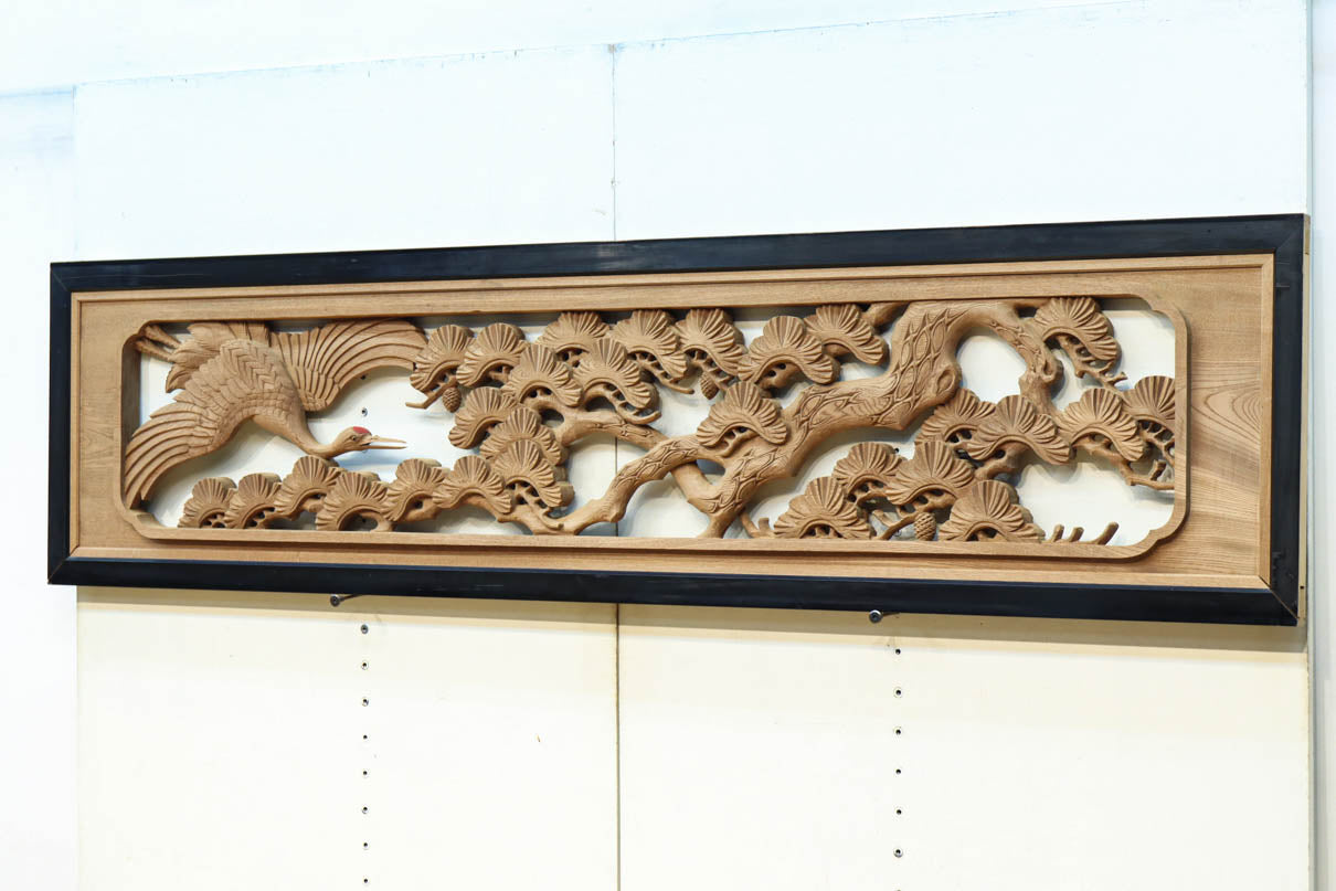 鶴や松竹梅を描いた華やかな眺めの深彫り欅彫刻欄間　EZ2833ab　在庫(a:1 b:1)枚