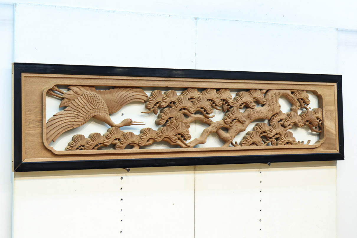 鶴や松竹梅を描いた華やかな眺めの深彫り欅彫刻欄間　EZ2833ab　在庫(a:1 b:1)枚