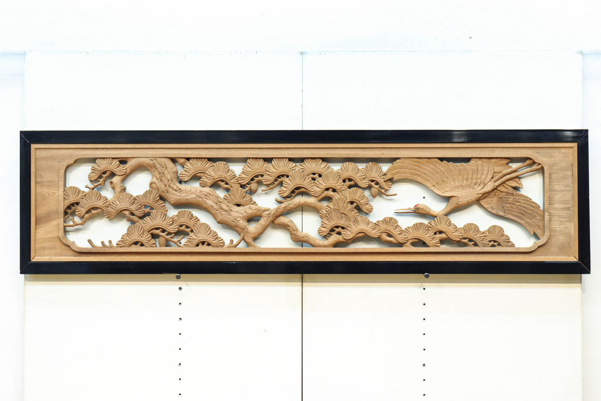 鶴や松竹梅を描いた華やかな眺めの深彫り欅彫刻欄間　EZ2833ab　在庫(a:1 b:1)枚