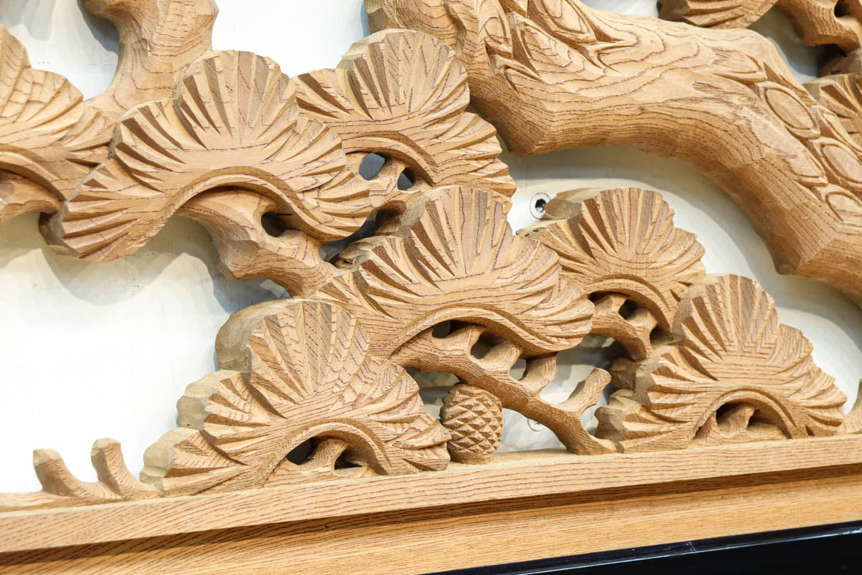 鶴や松竹梅を描いた華やかな眺めの深彫り欅彫刻欄間　EZ2833ab　在庫(a:1 b:1)枚