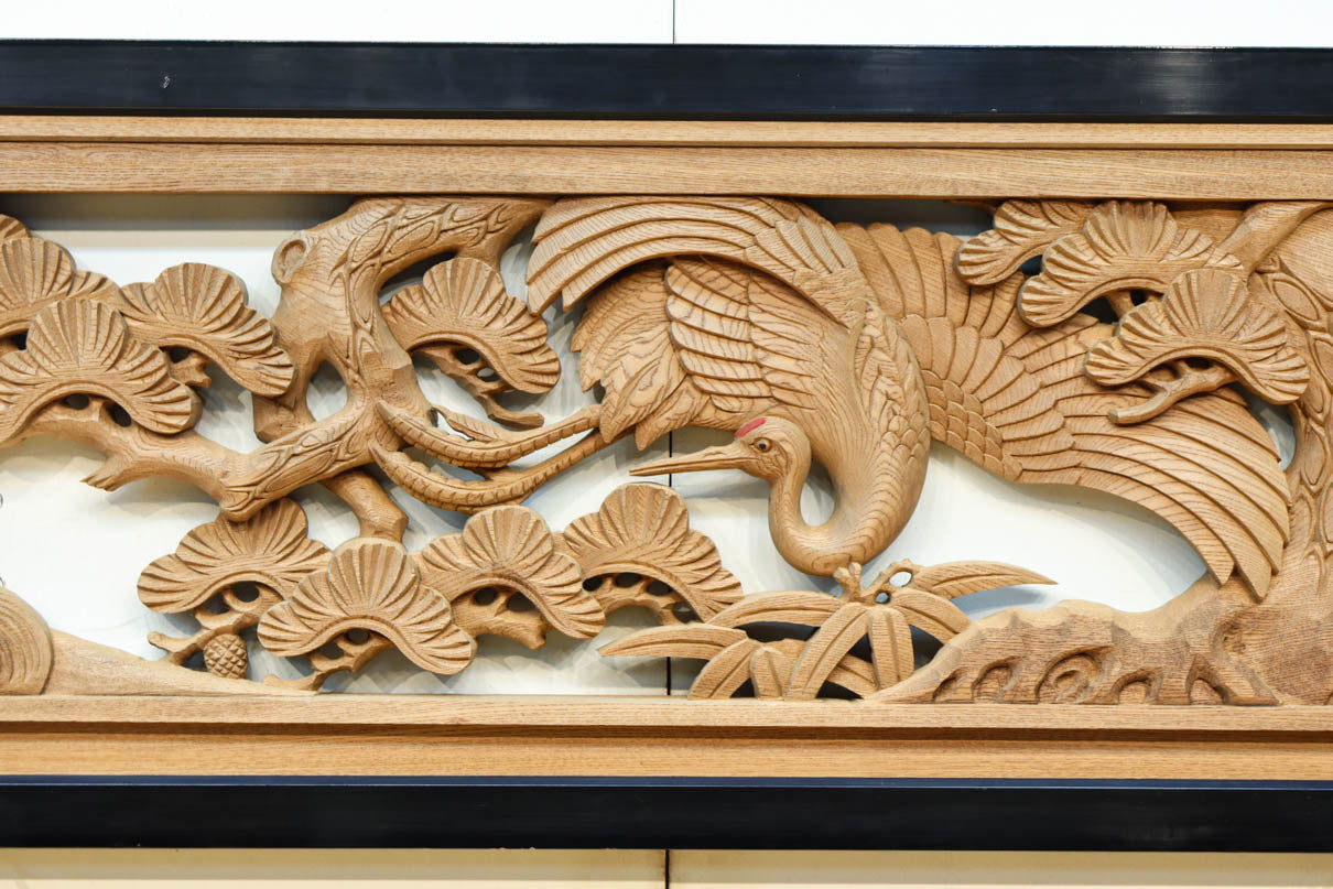 鶴や松竹梅を描いた華やかな眺めの深彫り欅彫刻欄間　EZ2833ab　在庫(a:1 b:1)枚
