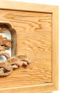 優しく温かみある色彩で鶴と松の彫刻装飾が映える深彫り彫刻欄間　EZ2834ab　在庫(a:1 b:1)枚