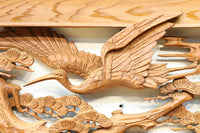 優しく温かみある色彩で鶴と松の彫刻装飾が映える深彫り彫刻欄間　EZ2834ab　在庫(a:1 b:1)枚