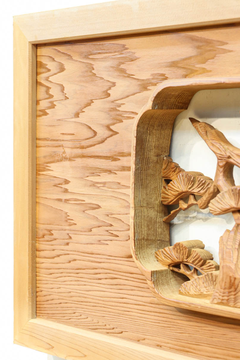 優しく温かみある色彩で鶴と松の彫刻装飾が映える深彫り彫刻欄間　EZ2834ab　在庫(a:1 b:1)枚