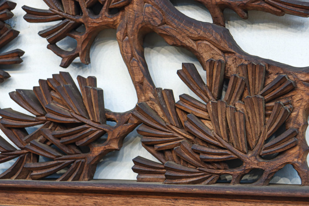 味わい深い木地の色彩に松竹梅を描く風情ある深彫彫刻欄間　EZ2836ab　在庫(a:1 b:1)枚