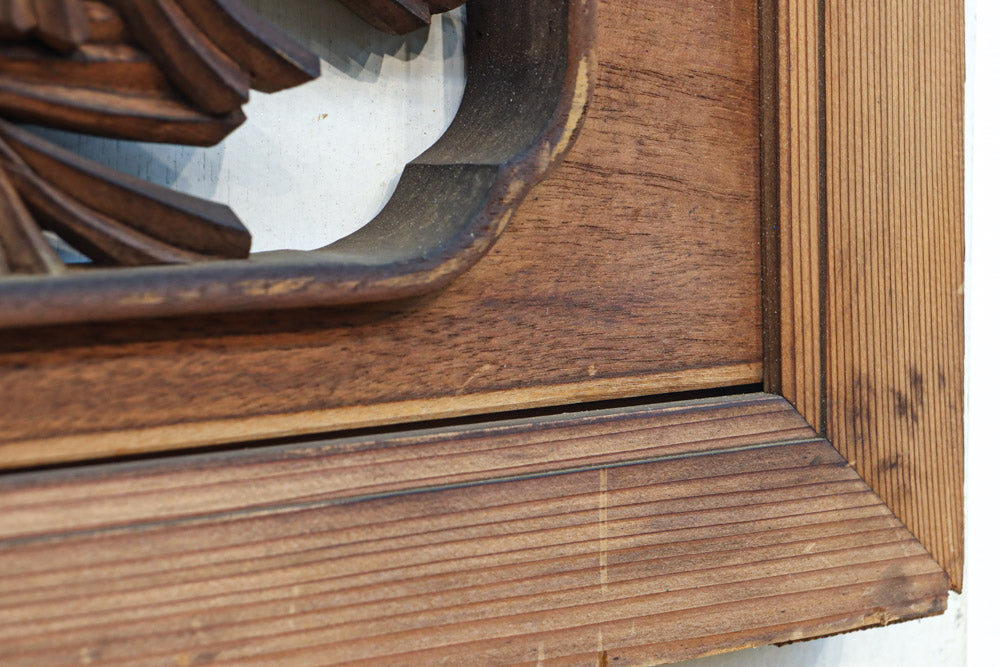 味わい深い木地の色彩に松竹梅を描く風情ある深彫彫刻欄間　EZ2836ab　在庫(a:1 b:1)枚