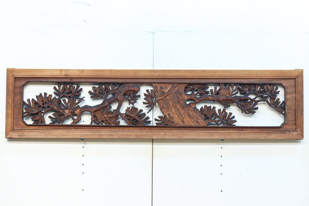 味わい深い木地の色彩に松竹梅を描く風情ある深彫彫刻欄間　EZ2836ab　在庫(a:1 b:1)枚