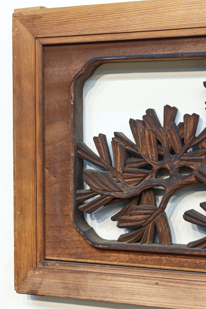 味わい深い木地の色彩に松竹梅を描く風情ある深彫彫刻欄間　EZ2836ab　在庫(a:1 b:1)枚