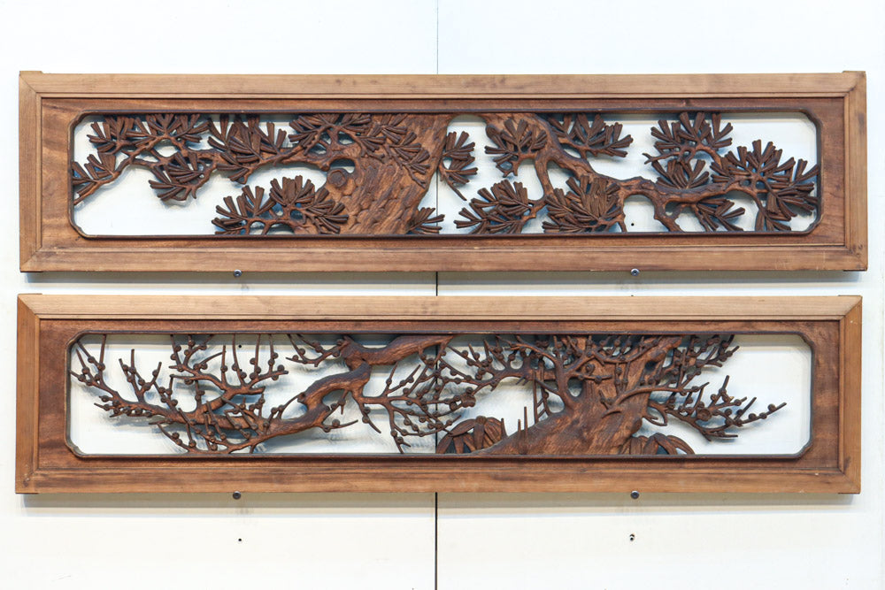 味わい深い木地の色彩に松竹梅を描く風情ある深彫彫刻欄間　EZ2836ab　在庫(a:1 b:1)枚