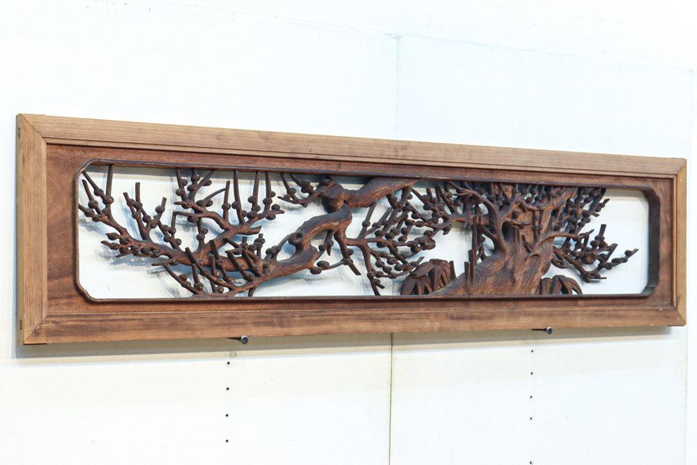 味わい深い木地の色彩に松竹梅を描く風情ある深彫彫刻欄間　EZ2836ab　在庫(a:1 b:1)枚